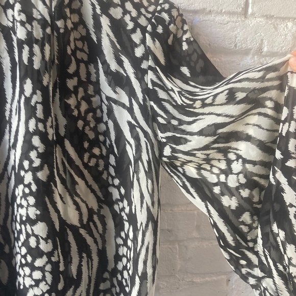 VERONICA BEARD PUFF SLEEVE ANIMAL PRINT TOP ~ SIZE 2 ~100%SILK PRINT - Picture 7 of 9